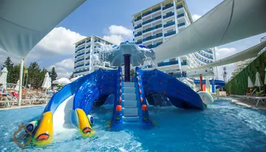 Azura Deluxe Resort & Spa