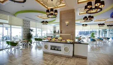 Azura Deluxe Resort & Spa