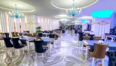 Azura Deluxe Resort & Spa