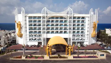 Azura Deluxe Resort & Spa