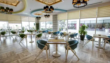 Azura Deluxe Resort & Spa