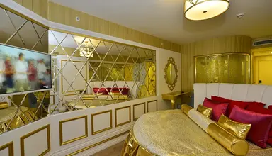 Azura Deluxe Resort & Spa