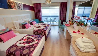 Azura Deluxe Resort & Spa