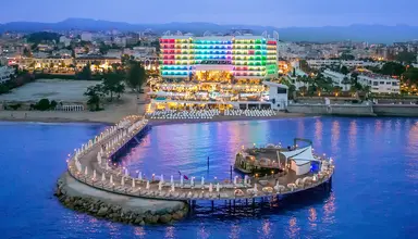 Azura Deluxe Resort & Spa