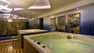 Azura Deluxe Resort & Spa