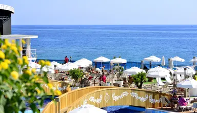 Azura Deluxe Resort & Spa