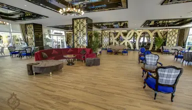 Azura Deluxe Resort & Spa