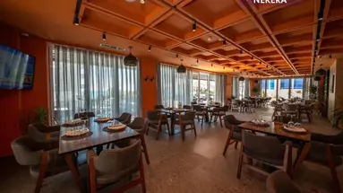 Azure Inn (Saranda)