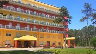 Bella Italia & Efa Village