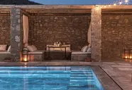 Bill & Coo Suites and Lounge