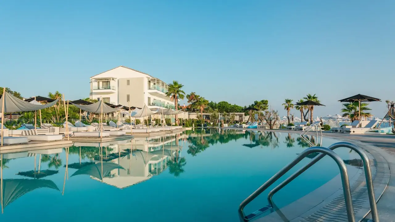 Blue Carpet Luxury Suites