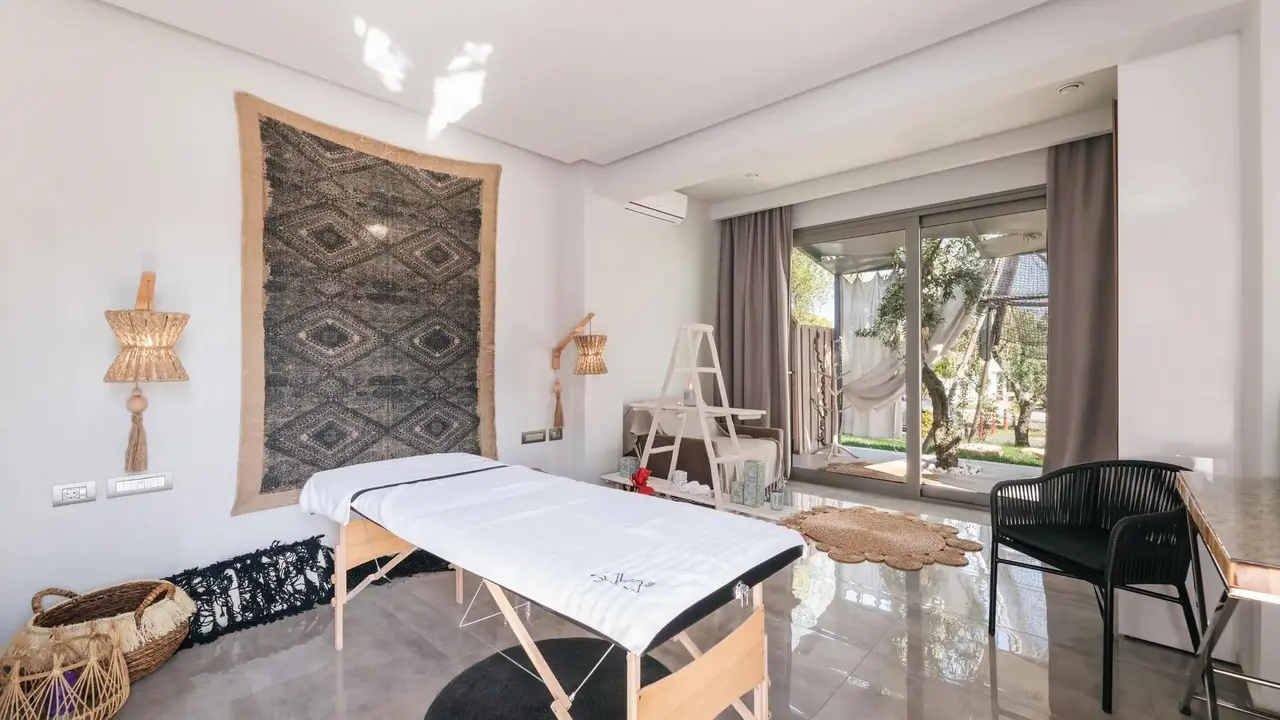 Blue Carpet Luxury Suites