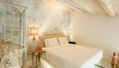 Blue Carpet Luxury Suites
