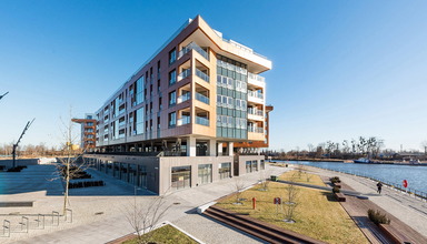 Blue Mandarin Riverside
