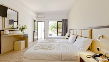 Blue Resort (Adelianos Kampos)