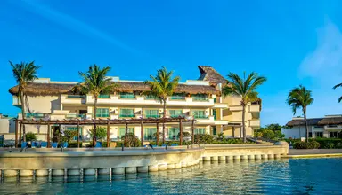 BlueBay Grand Esmeralda