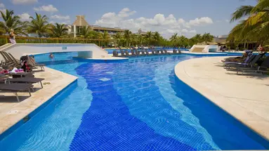 BlueBay Grand Esmeralda
