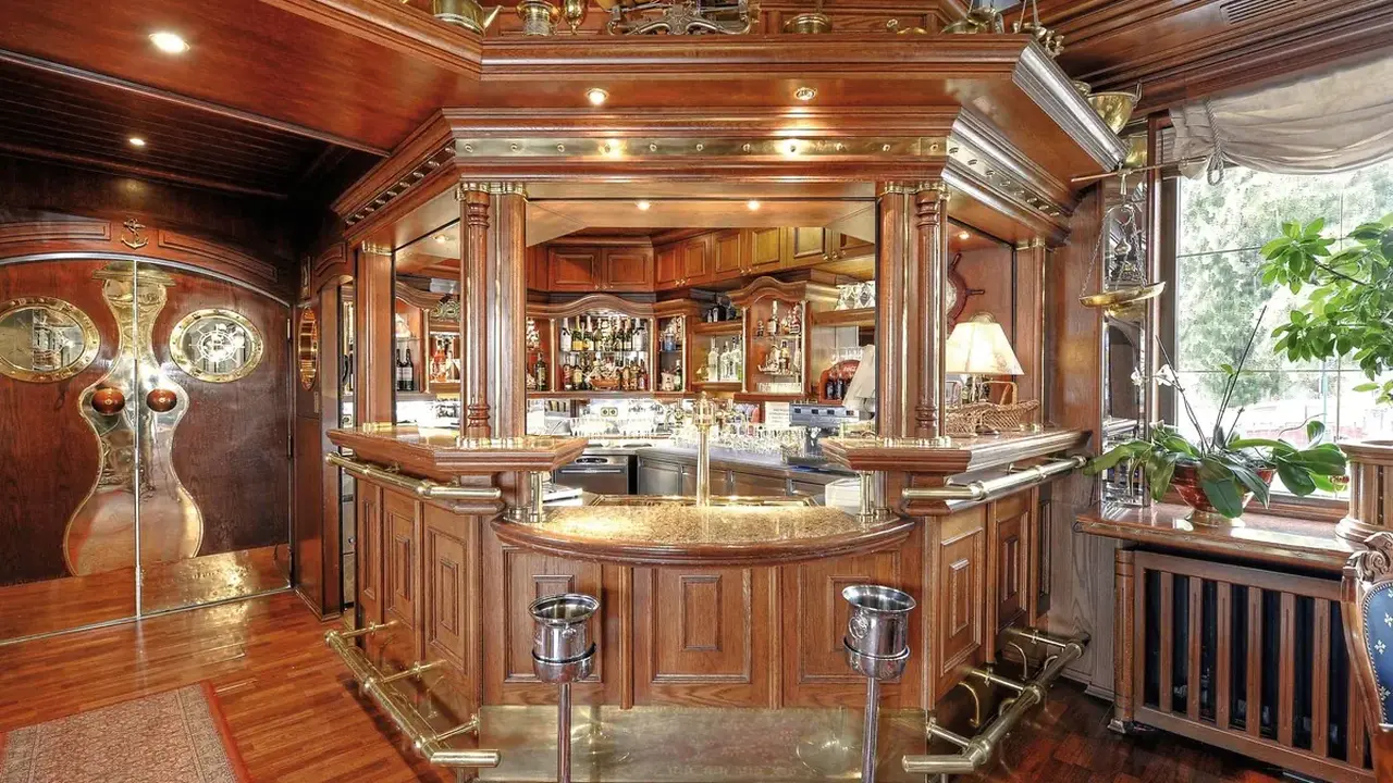 Botel Admiral