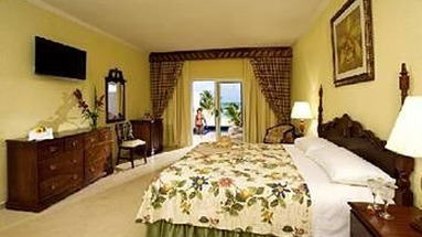 Breezes Runaway Bay Resort & Golf Club