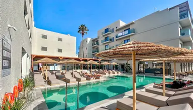 Cabana Blu Hotel & Suites