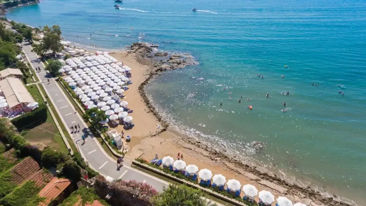Can Garden Beach