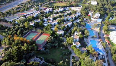 Cande Onura Holiday Village