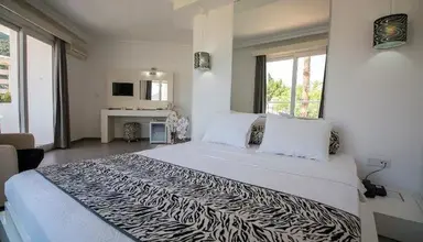Casa & Blanca Boutique