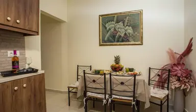 Casa Lyristis