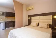 Casa Lyristis