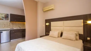 Casa Lyristis