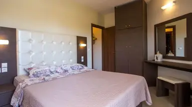 Casa Lyristis