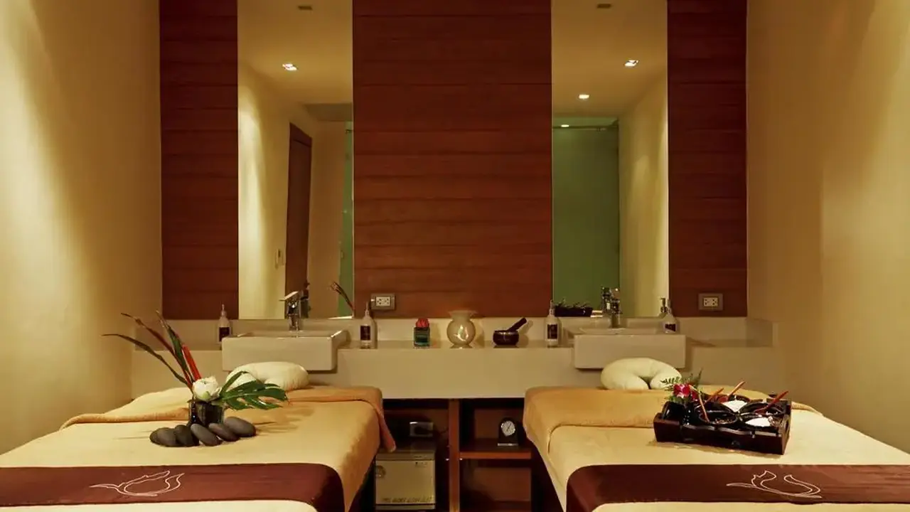 Centara Nova & Spa