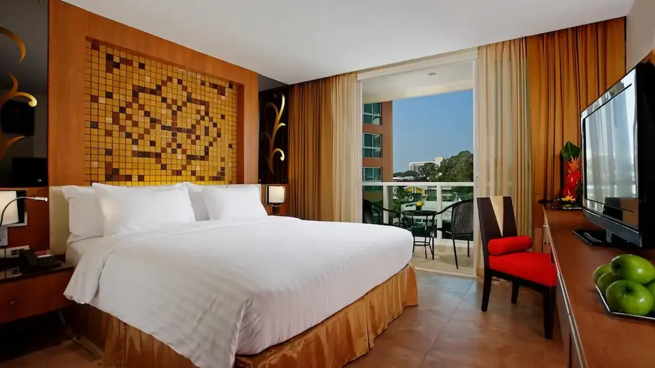 Centara Nova & Spa
