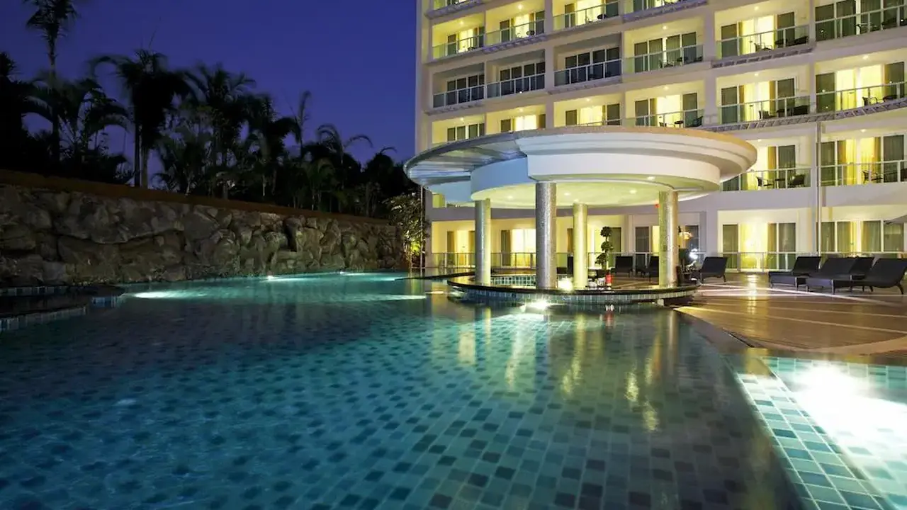 Centara Nova & Spa