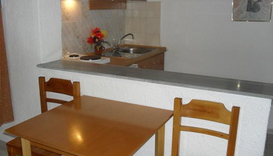 Chris Apartments