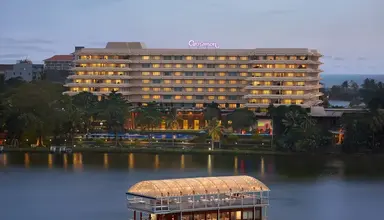 Cinnamon Lakeside