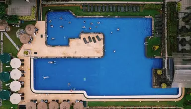 Cinnamon Lakeside