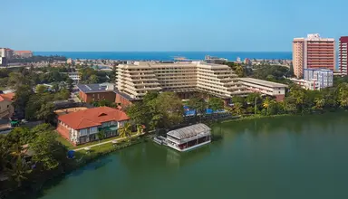 Cinnamon Lakeside