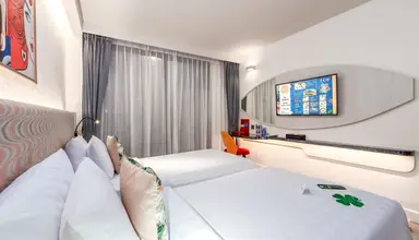 Clover Patong