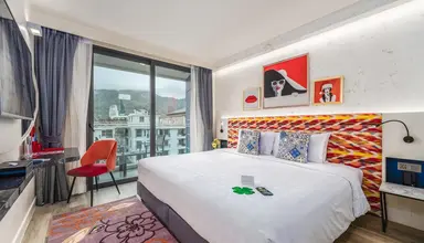 Clover Patong