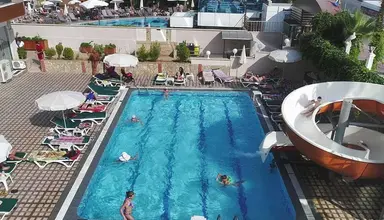 Club Bayar Beach