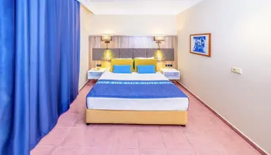 Club Big Blue Suite