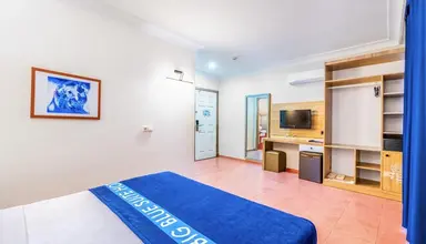Club Big Blue Suite