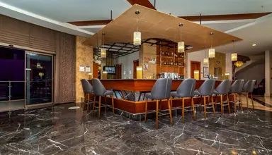 Commodore Elite Suites & Spa