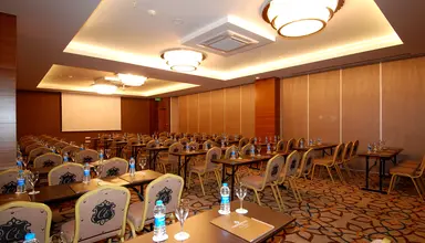 Commodore Elite Suites & Spa
