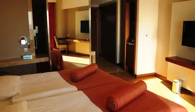 Commodore Elite Suites & Spa