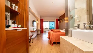 Commodore Elite Suites & Spa