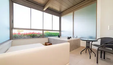 Commodore Elite Suites & Spa
