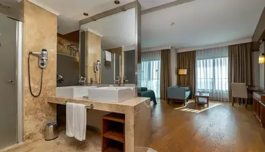 Commodore Elite Suites & Spa