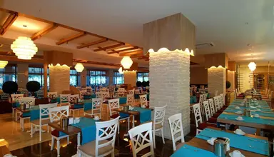 Commodore Elite Suites & Spa